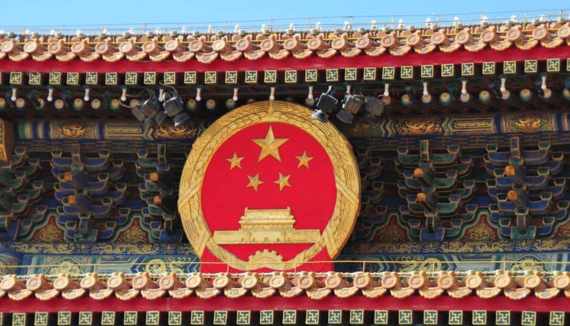 揭秘:天安门国徽背面有8个人名,为何会写在上面?