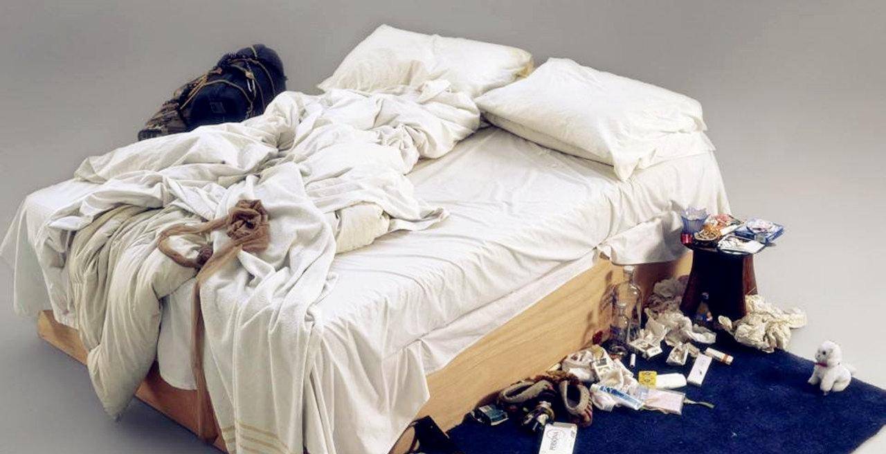 疯狂美女艺术家,将睡过的男人名字全写在帐篷里,一张床卖2000万_艾敏