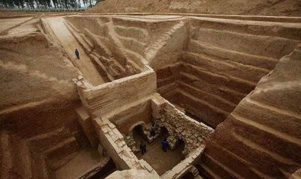 西安秦国古墓挖出神秘头骨,国内专家百思不解,美国专家一眼认出_夏姬