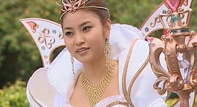 还记得《巴啦啦小魔仙》的魔仙女王吗?