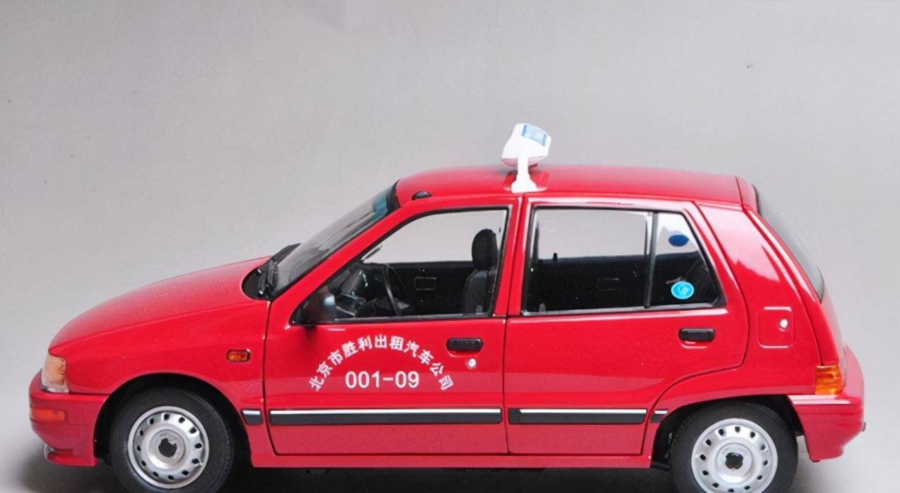 05年,人民英雄芮志江勇斗4歹徒牺牲,追悼会上儿子含