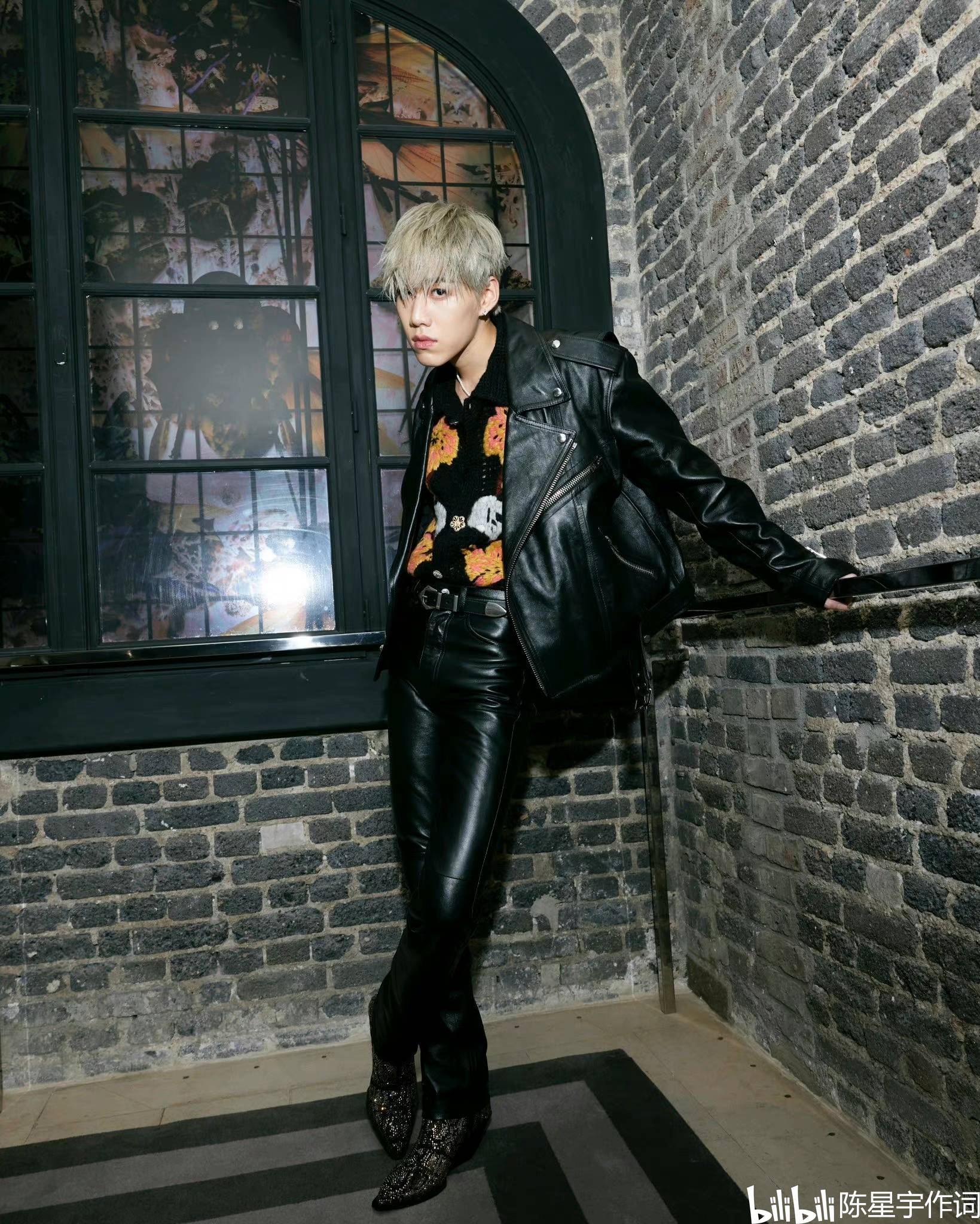 泰国两代偶像男神梦幻联动:林祎凯ppkrit与mikeangelo吴翊歌合作新歌