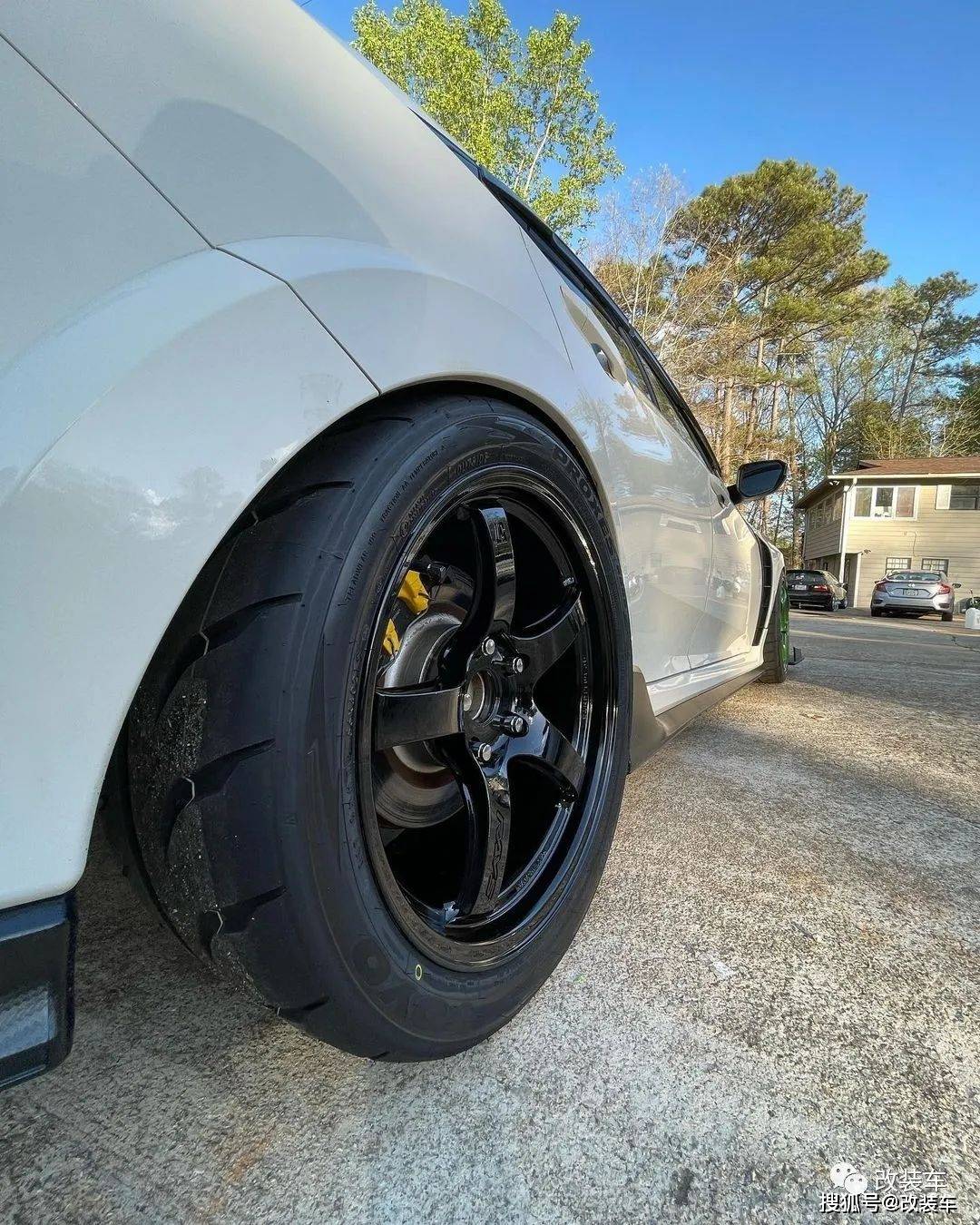 5的yokohama advan rg