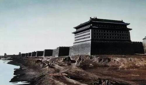 “郭沫若”梁思成要保护北京古城墙，郭沫若要坚决拆掉，谁的理由更充足