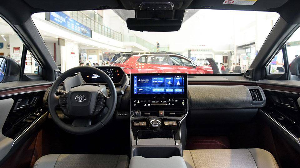 17万元就能买纯电中型SUV，丰田bZ4X官降后每年养车省4百_搜狐汽车_搜狐网