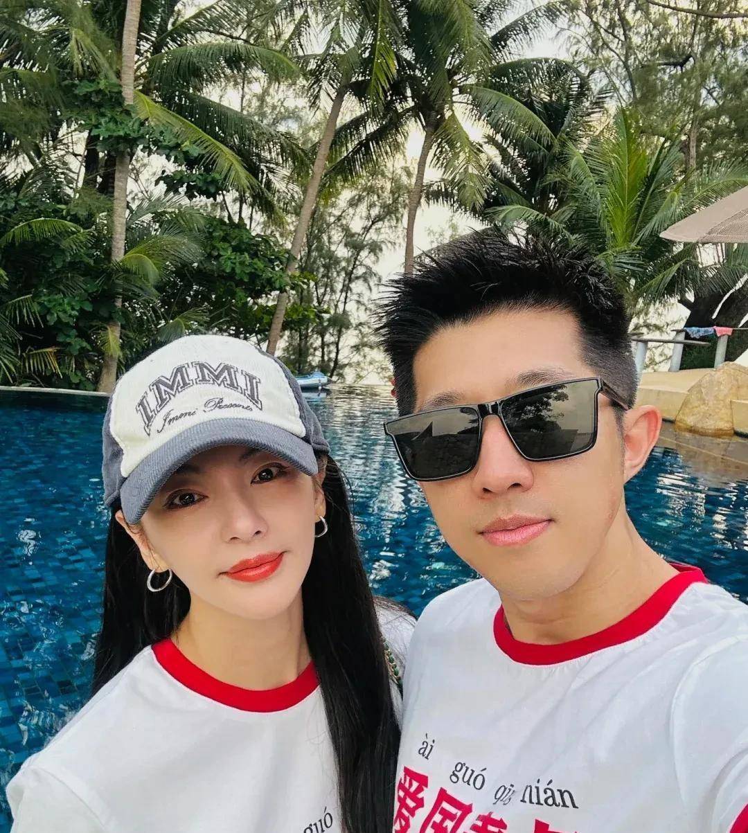 比张雨绮小8岁的前男友李炳熙,是一个不为网友所知的男人.