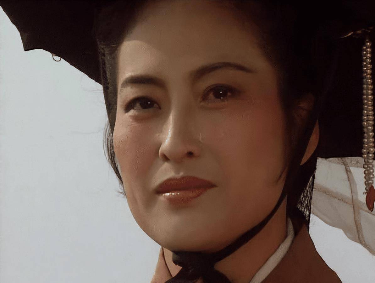 因为特别看好刘备,当时糜竺除了散尽家财支持刘备之外,还把自己的妹妹
