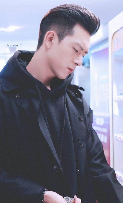 男明星最帅背头,李现,肖战各有特色,这些人是一代人心中的经典_发型