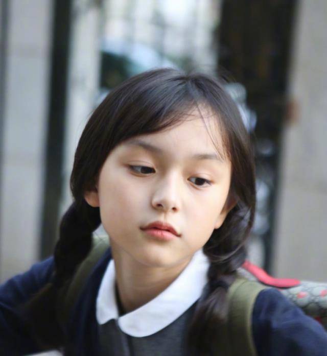 还记得3岁出道,年入百万的刘楚恬吗?如今10岁长这样