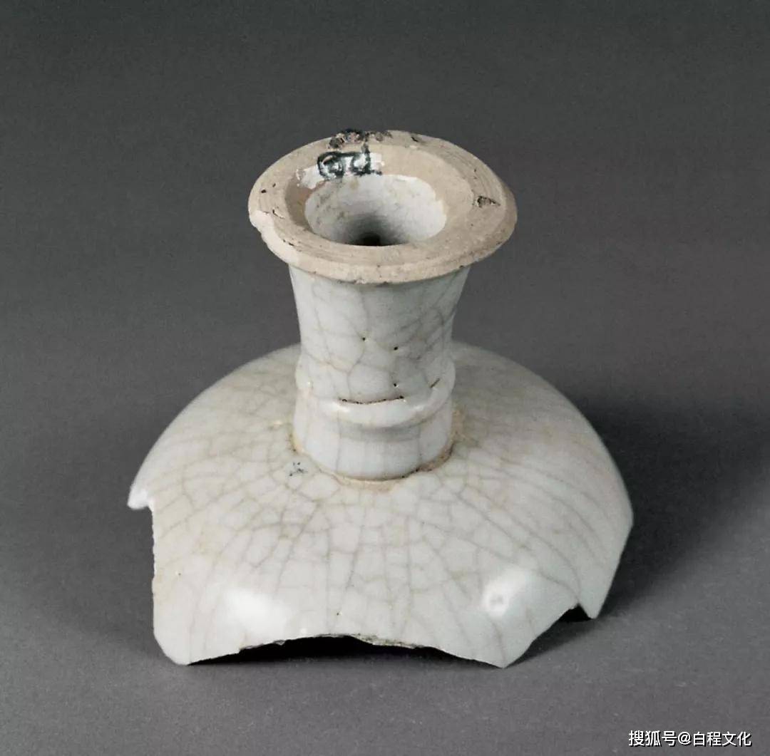 海外規格中国古美術品、宋代官窑瓷器、金丝铁线。高约24厘米