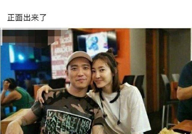 与林更新分手了？王丽坤疑新恋情曝光，与神秘男搂腰贴面亲密合影