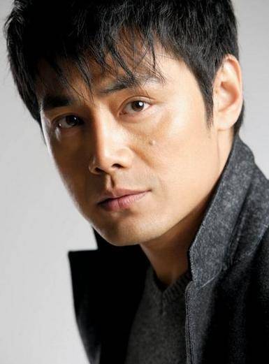 邵兵:剧组开机10天被赶出来,险遭名导扇耳光,如今52岁现状如何_张纪中