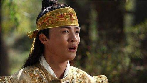 赵桓也不是傻子,老子不想做还来坑儿子,一切被赵桓看的明镜似儿的.