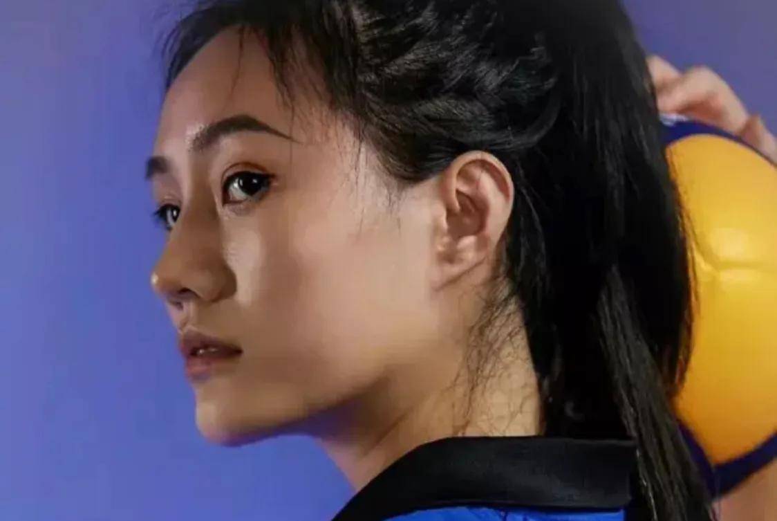 江苏女排:陈奕帆何慕辽宁女排:张胜男北京女排:臧倩倩郭婧彤四川女排