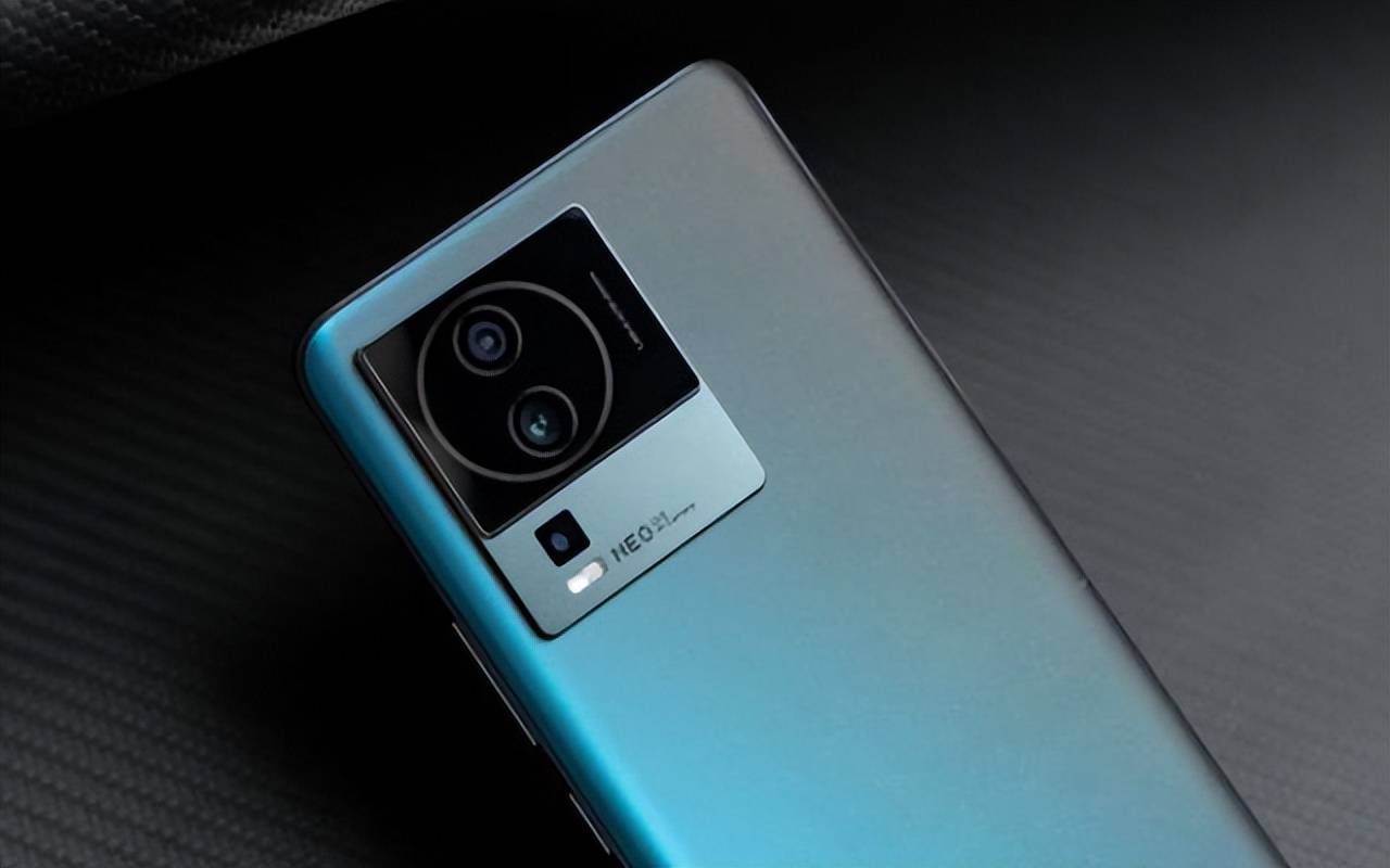 vivo iqoo neo7跌至2699元,2023年,到底值不值得入手?_该机_屏幕_方面