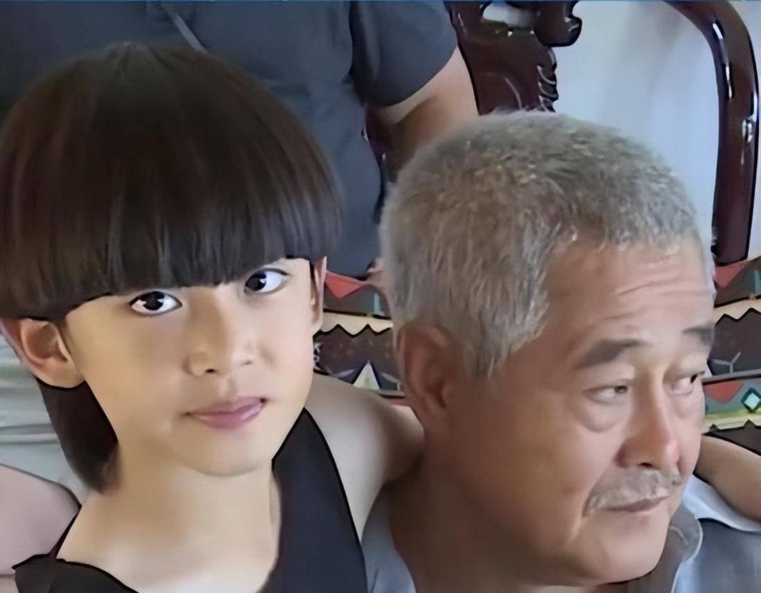 可能很多人并不知道,赵玉芳结婚的早孩子也挺大了.