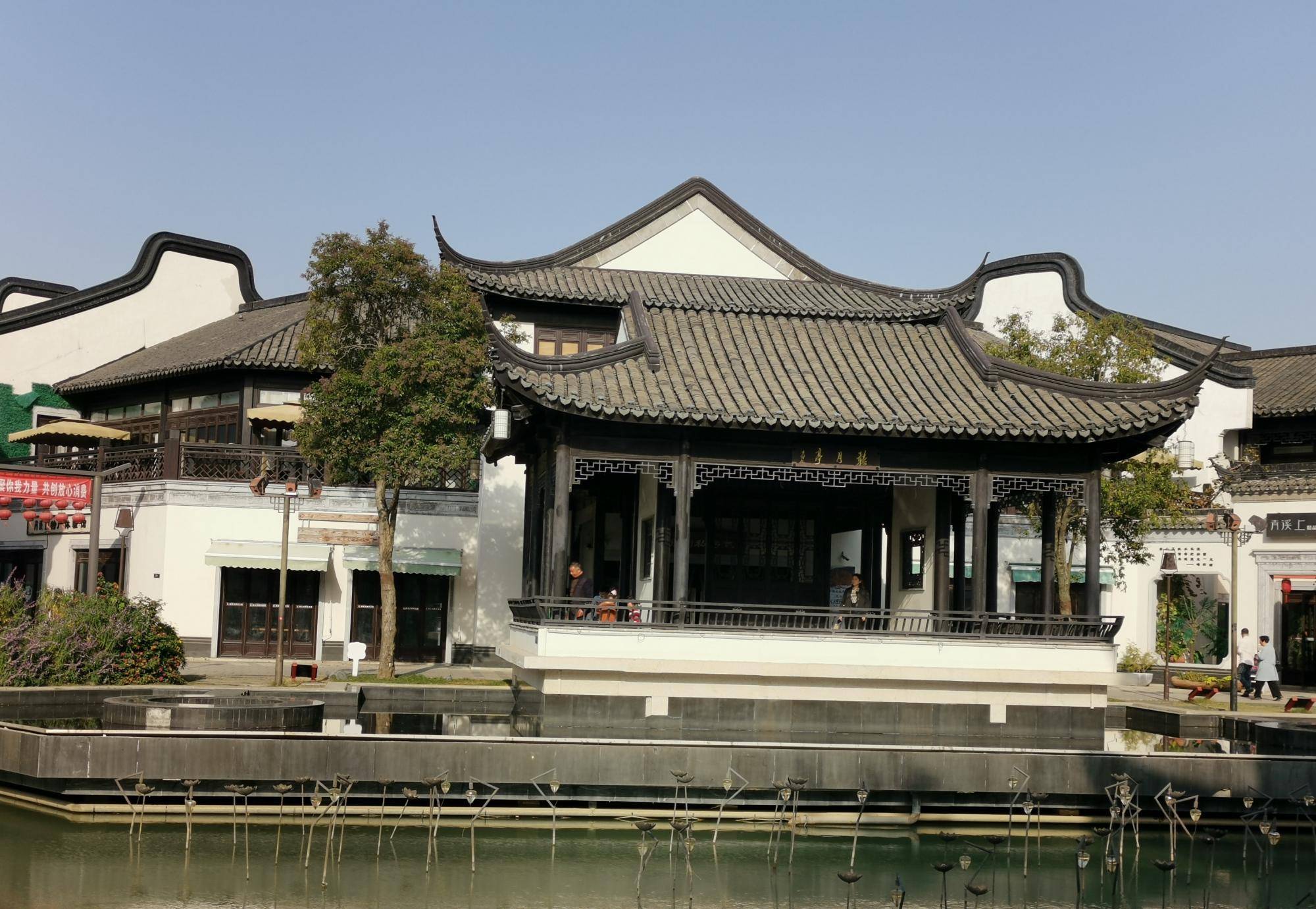 一个不错的仿造的古镇,离杭州车程一个小时_小桥流水_街区_建筑