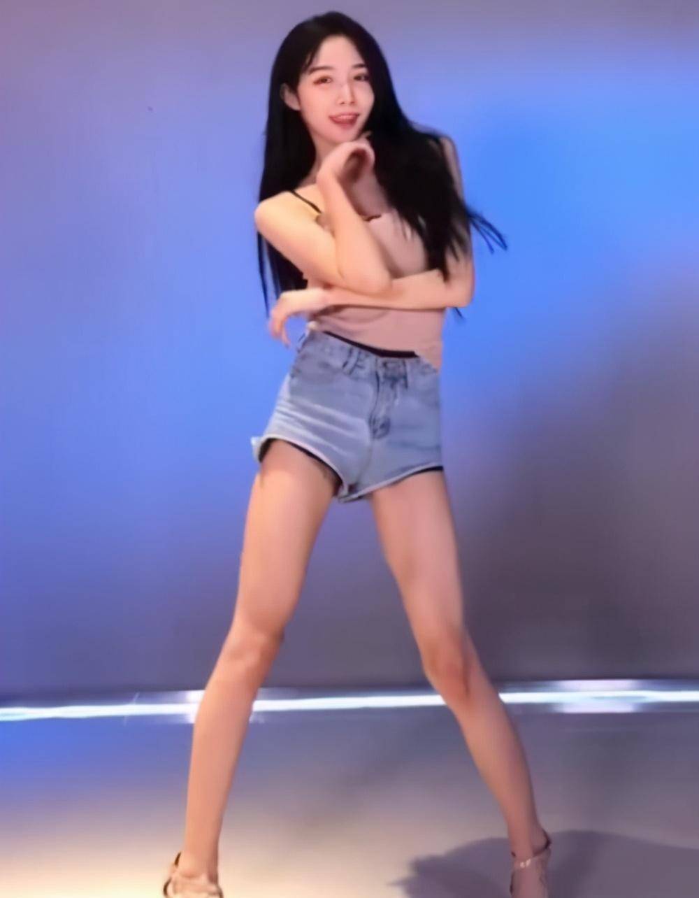 曾火遍抖音的第一女装大佬艾比,这张脸给毁成这样了?