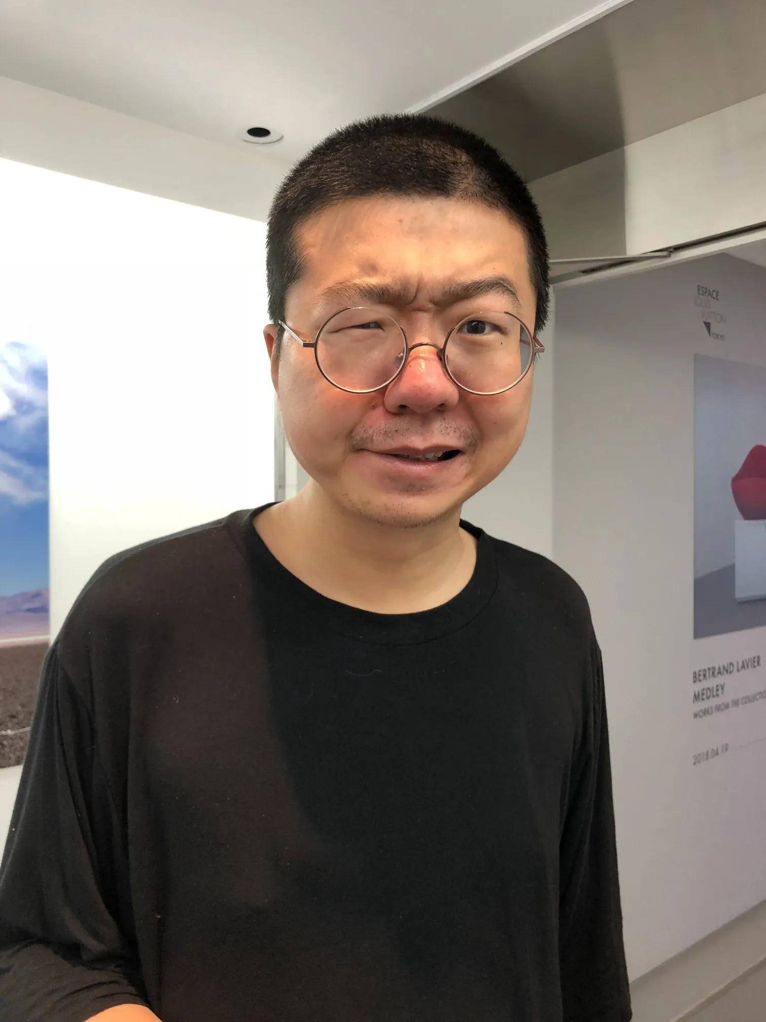 大家机智一些,李诞和一群小年轻把中国脱口秀提高了两个档次.