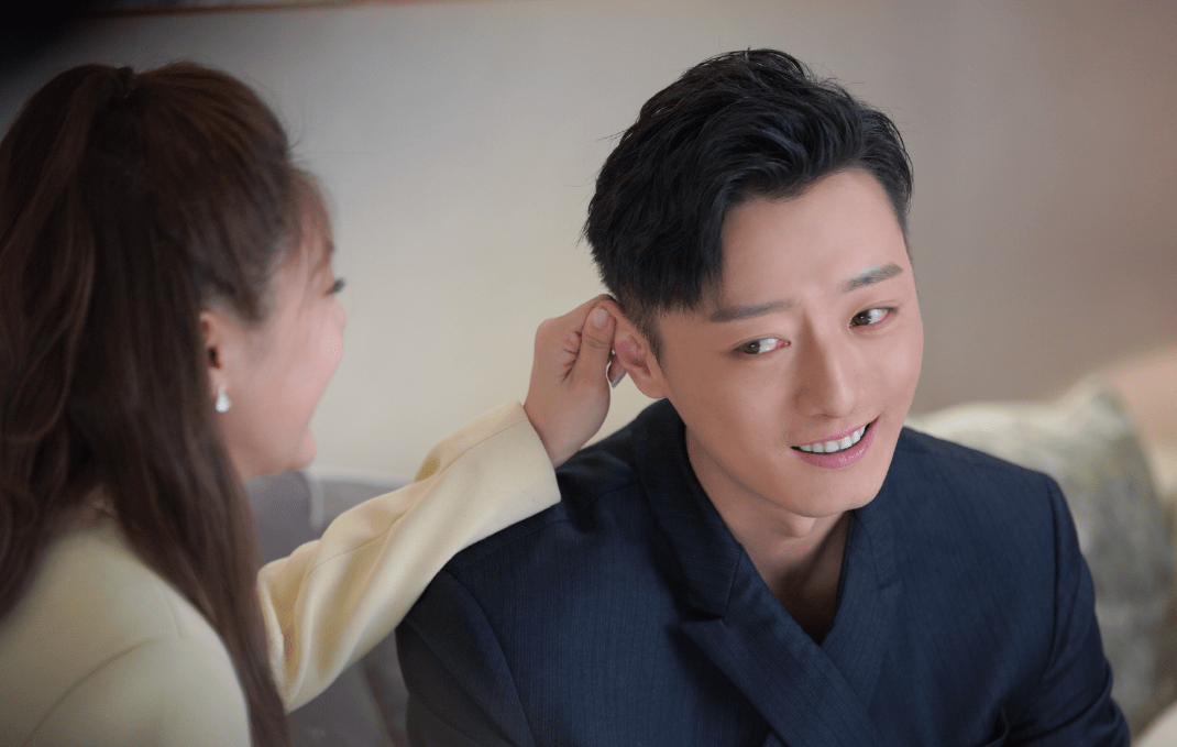 苏小玎:影视剧中的"斯文败类",靠霸气走姿走红_董璇_高启_乔振宇