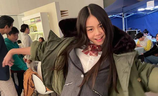 百万网红abcd妈:4个娃的彪悍人生,不止全靠砸钱_孩子_生活_教育