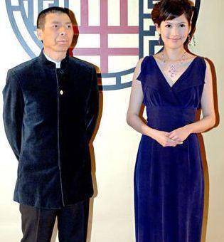 夜宿冯小刚被扫地出门,今40岁走出困境成少女_徐帆_沈星_因为