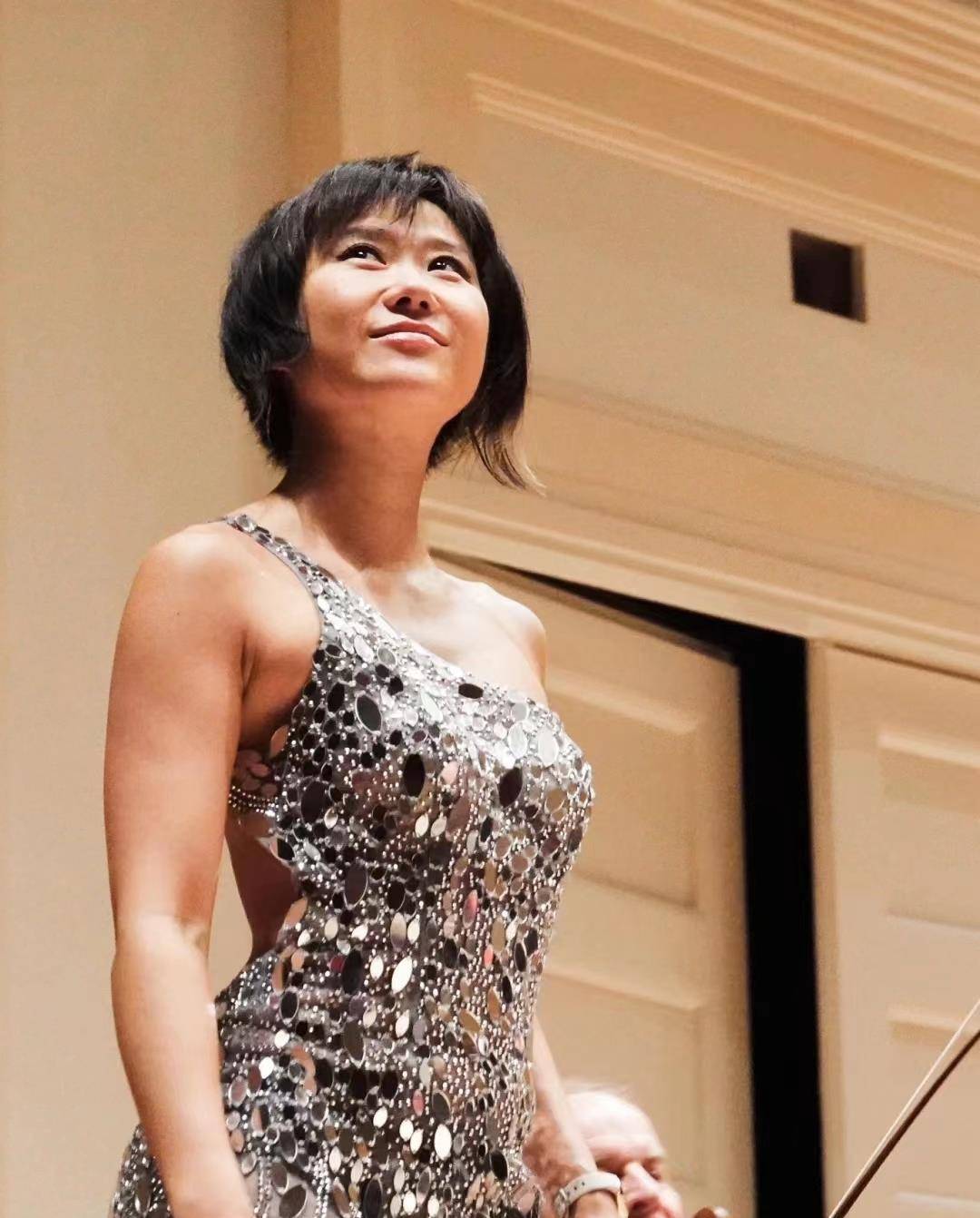 王羽佳,凭什么让指挥大师屈膝"跪服"?_合作_阿巴多_钢琴