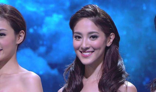 陈凯琳30岁生日,郑嘉颖深情唱歌互相喂饭,一家四口齐庆祝_香港_蔡思贝