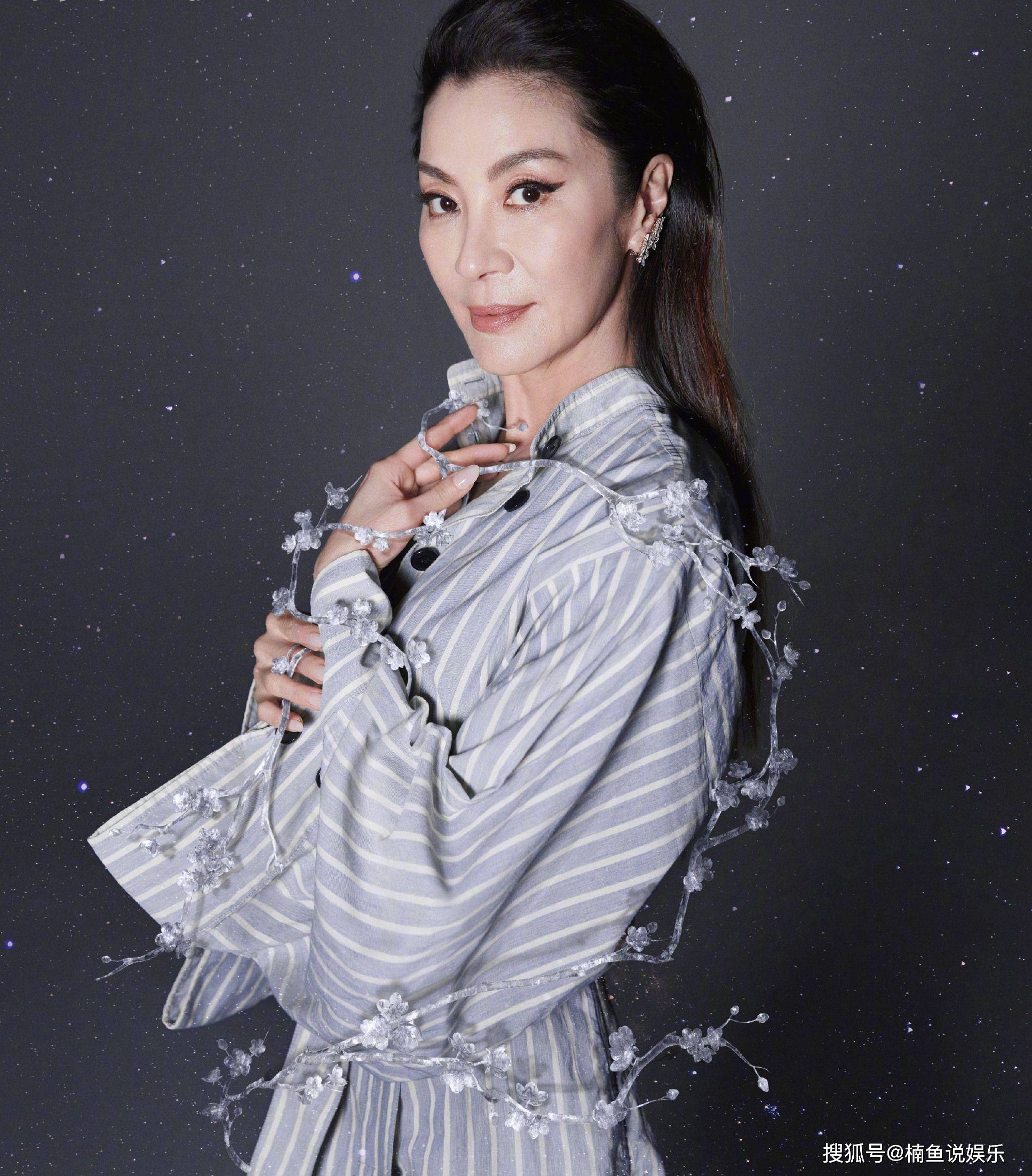 60岁年纪拍写真好似女皇,眉眼飒爽国际范十足_女明星_宇宙_武打