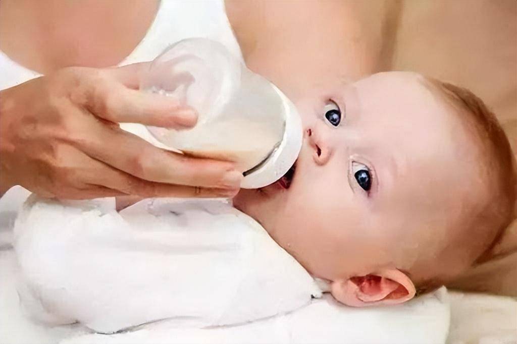 如何逐步将母乳或配方奶转换成牛奶 宝宝转奶的注意事项