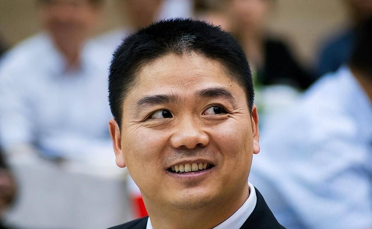 刘强东三胎得子,"笑容满面"回国,曾为修老家路花3600w_奶茶_妹妹_因为