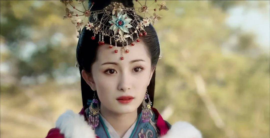 21岁与海波,姚芊羽合作《笑着活下去》,在剧中她是身患疾病的程小诺