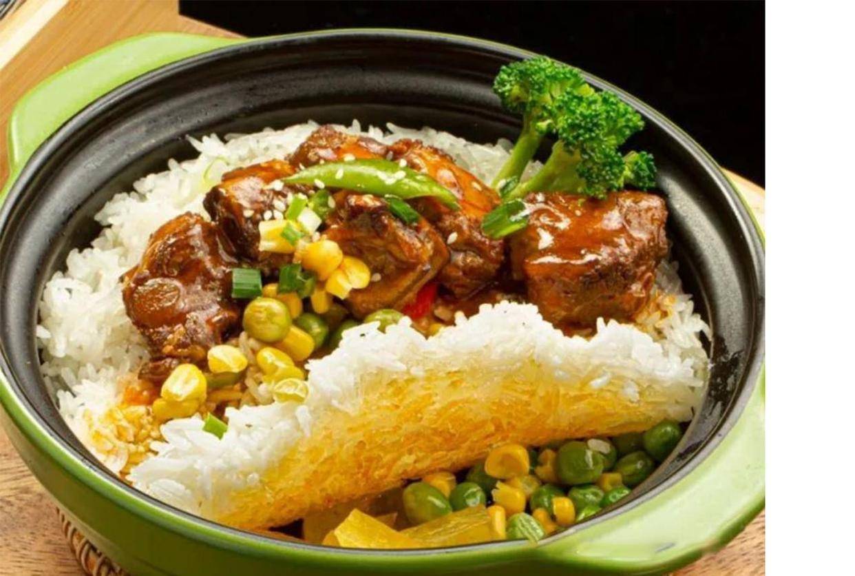 拥有海量数据中心,组建卤多喜卤肉锅巴饭独家餐饮服务