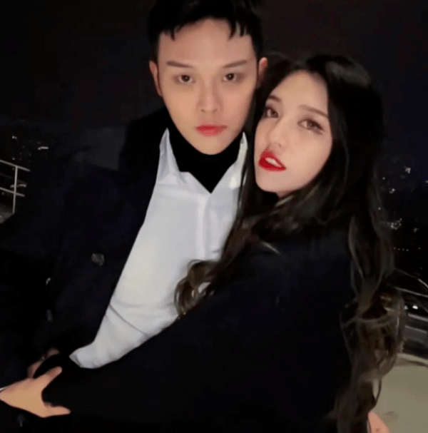 从前还觉得,兜儿在韩安冉的婚礼上认识小猪,确实做的不太对,可人家