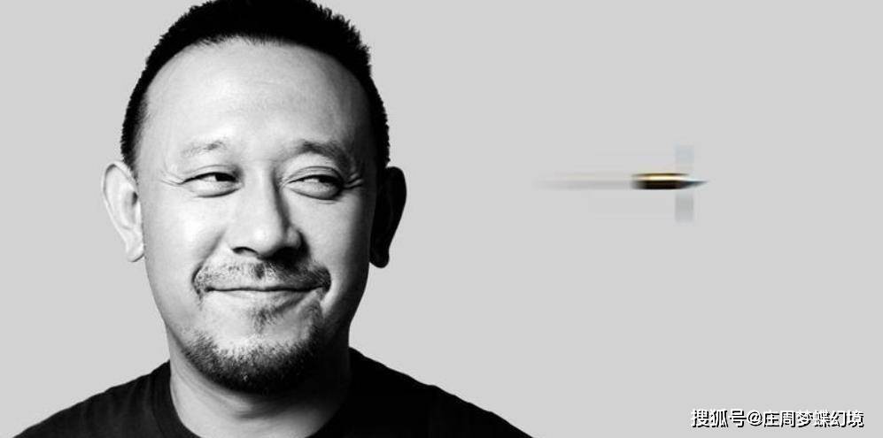 让子弹飞里汤师爷被炸到树上,姜文想删,葛优说删了少几百万票房