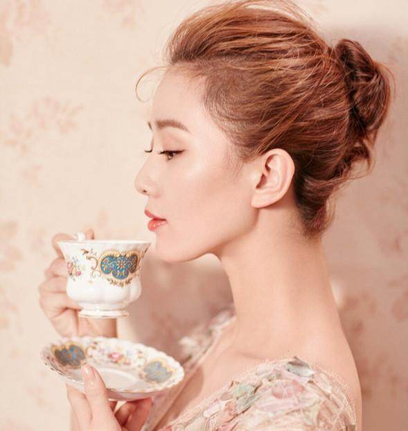 当红女星侧脸照,赵丽颖极致动人,刘亦菲美如画,杨幂却暴露缺点_感觉