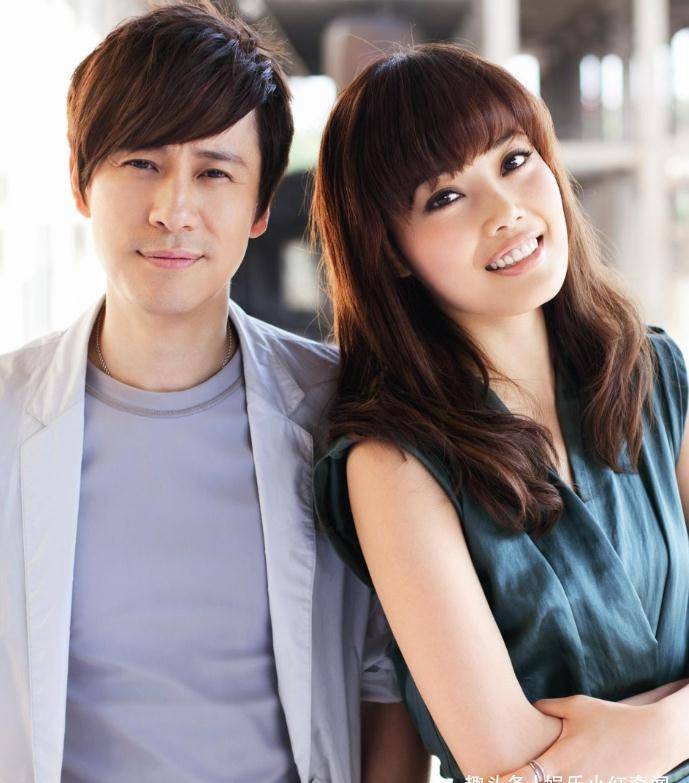 52岁解晓东现身酒吧开唱!