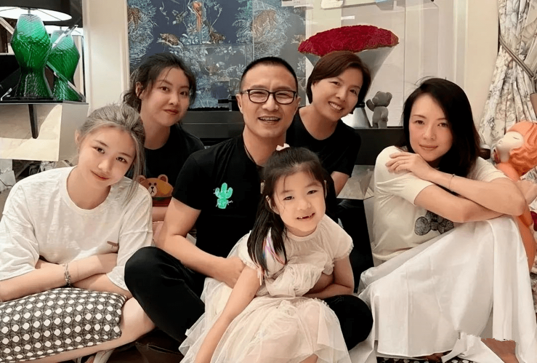 汪峰两女儿差距大!