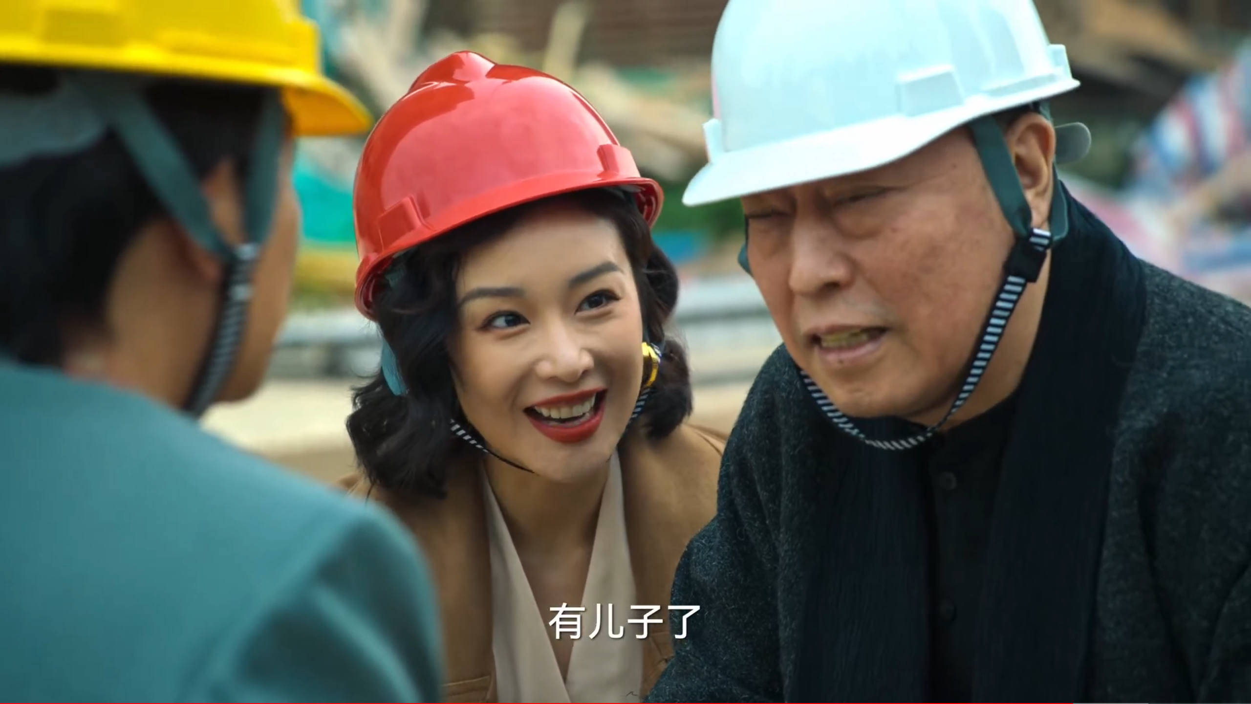 再到认高启强做干儿子,最后又被高启强架空,倪大红演绎得泰叔,几乎用