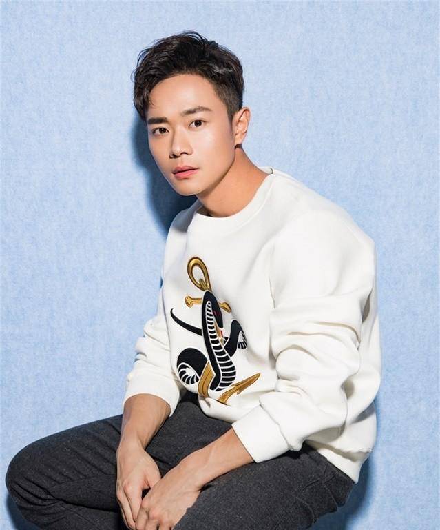 一个让尔冬升导演主动加微信的男演员,曹骏他值得_舞台_赏识_价值