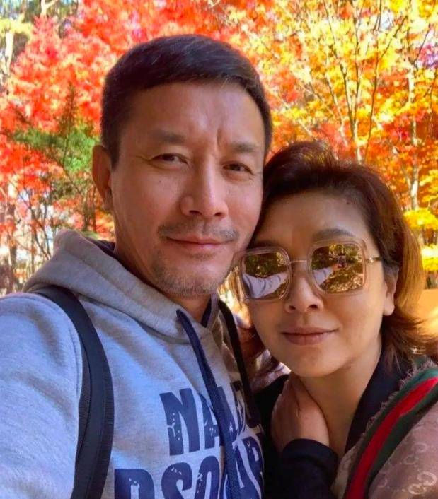 江珊低调认爱谍战剧老戏骨田小洁,黄昏恋这颗硬糖太齁了,祝福!