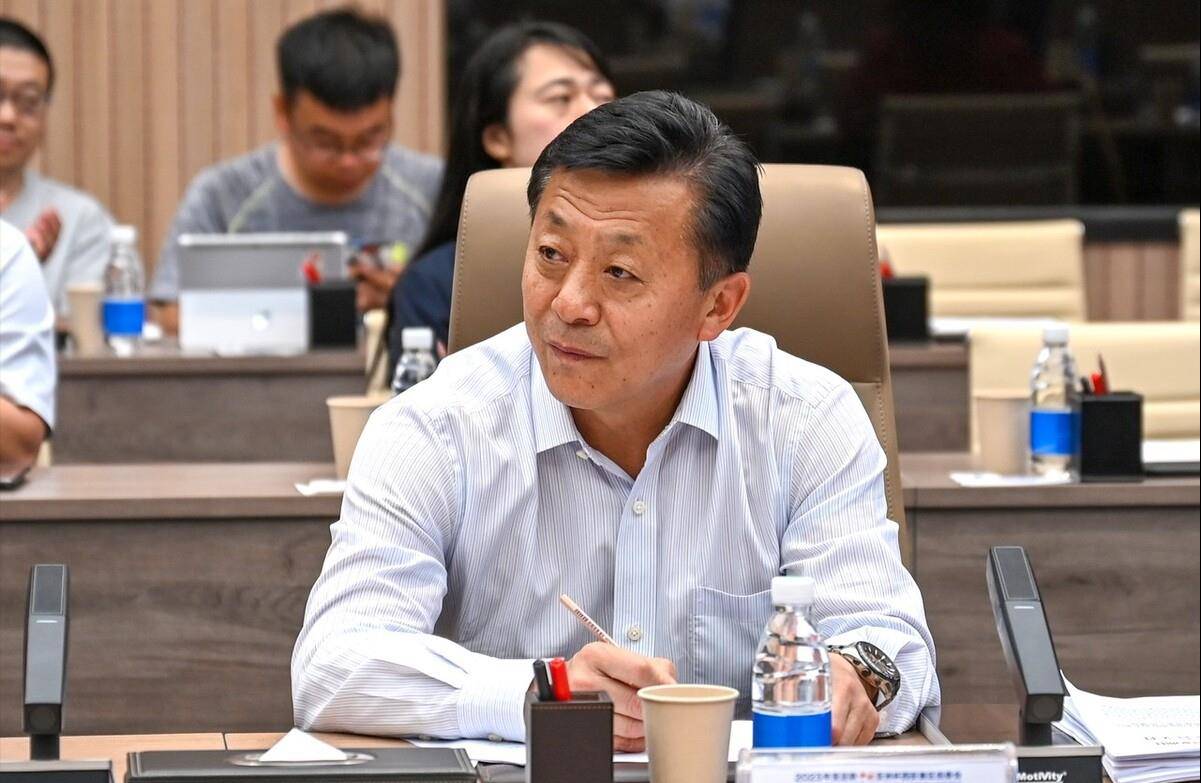 第三把火则烧向了人事调整,《足球》报著名媒体人李璇透露:"目前中国