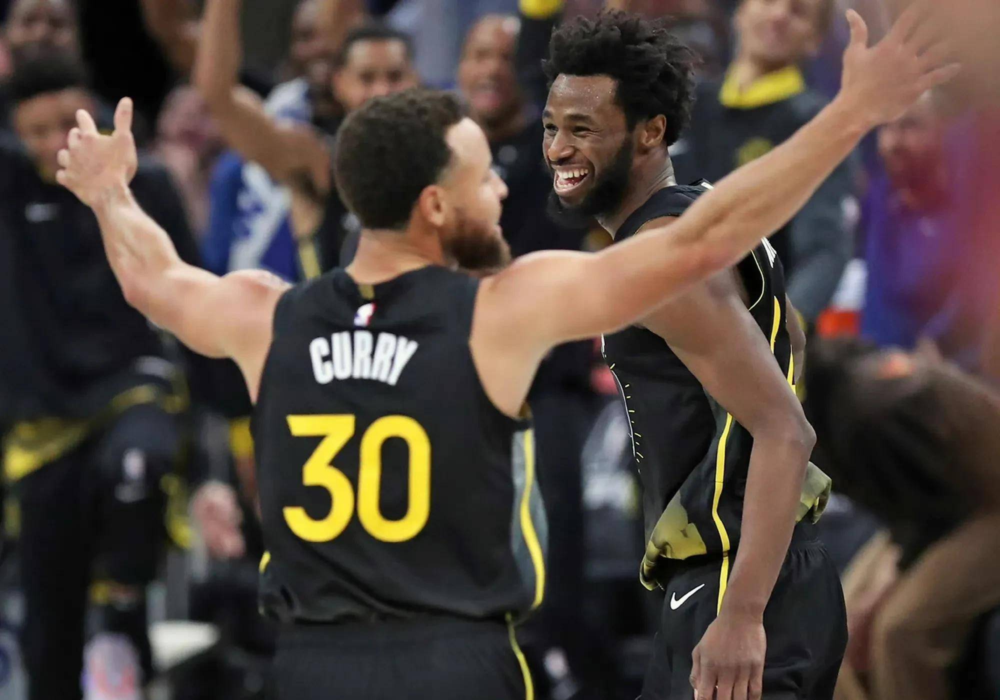 他几乎没有投丢过,今晚他就像是一个更高大的斯蒂芬库里,不断去命中