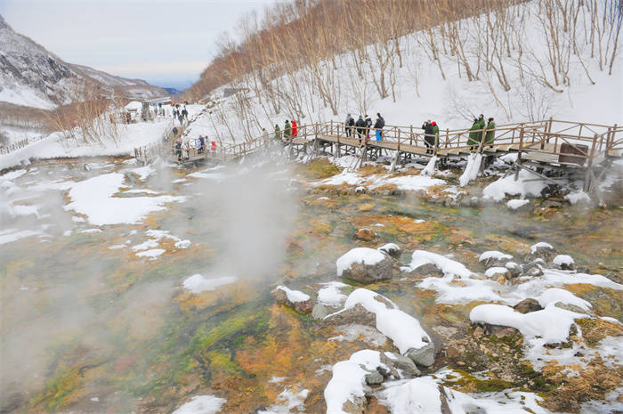 长白山：旅游业回暖旅客多