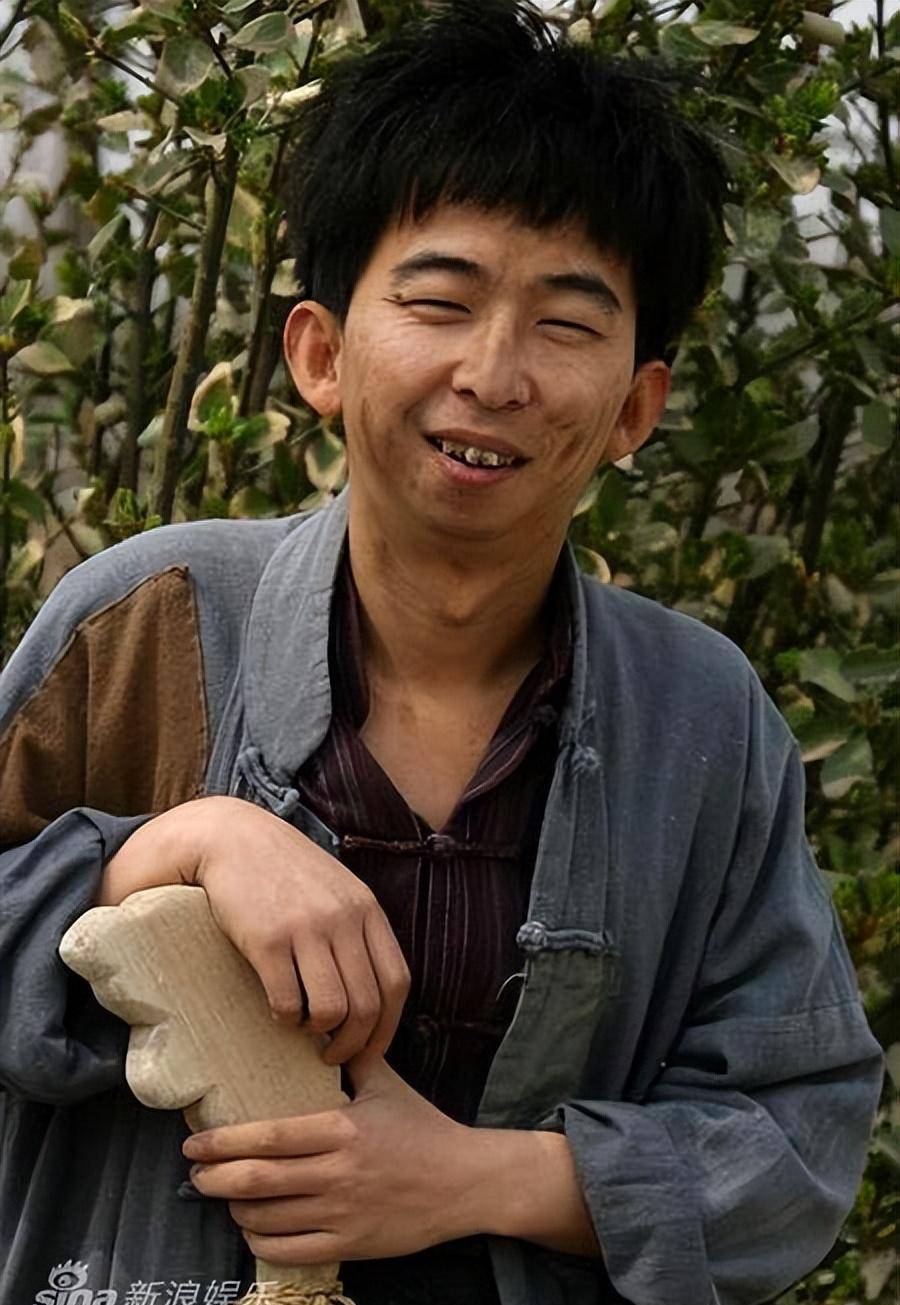 最丑童星巨兴茂,逆袭成功,最后竟成亿万导演!_郭靖宇_长相_观众