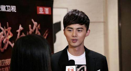 他是蒋欣前男友,农民家庭出身,大孝子摇身一变成当红人气小生!