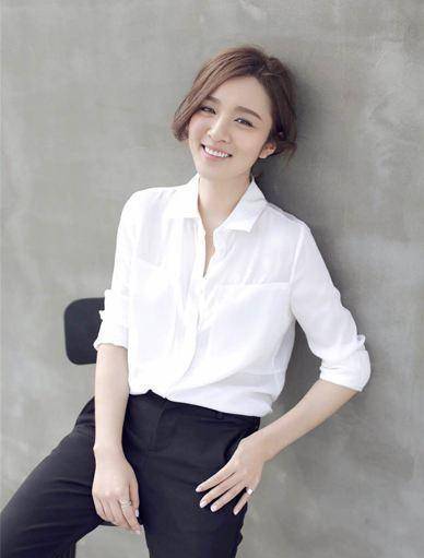 16岁考上上戏,和陈赫郑恺是同班同学,如今31岁王晓