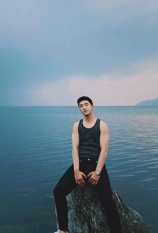 赵丽颖唯一选中的"退役兵哥",穿上健身服秀,这谁招架得住_金瀚_身材