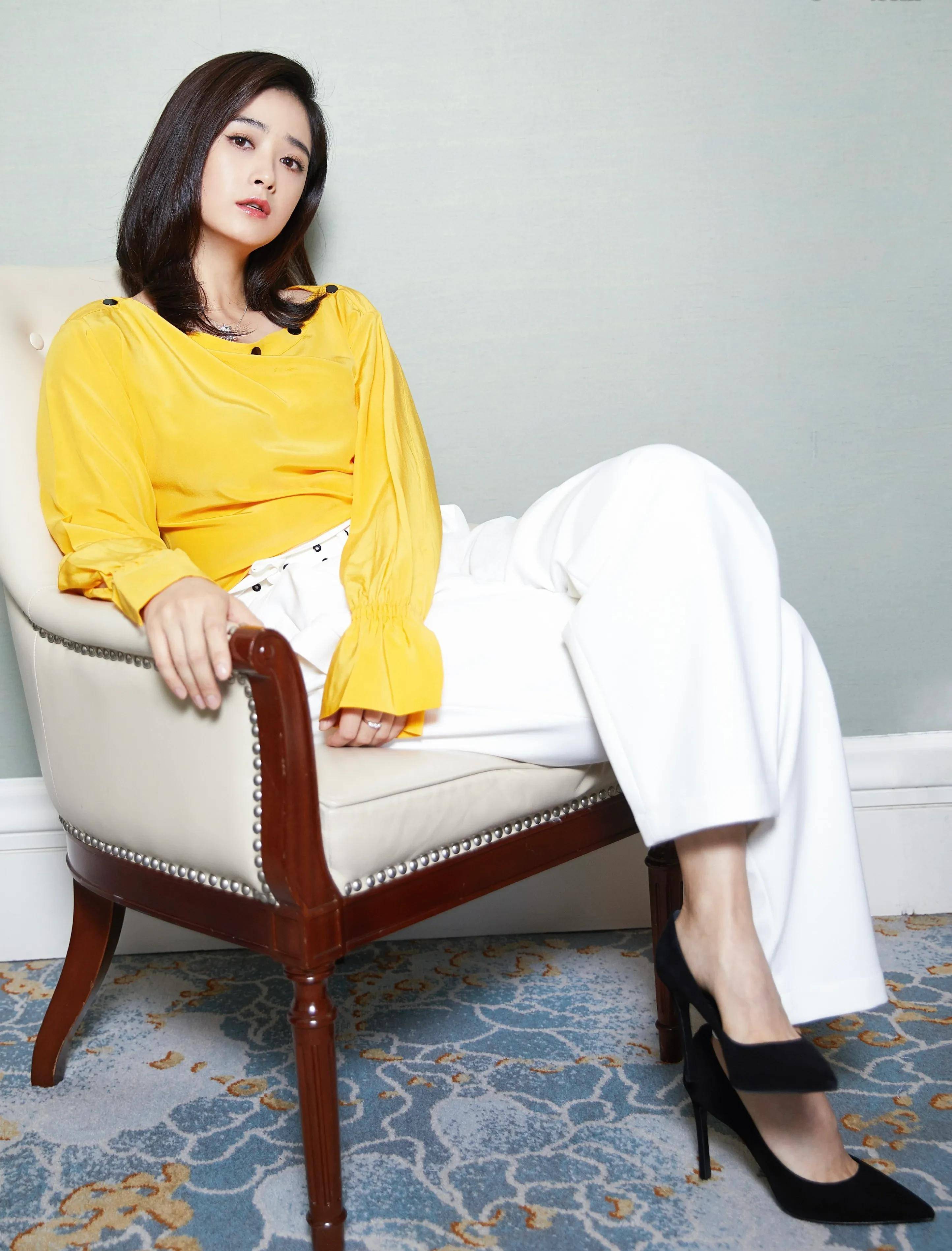 蒋欣的高跟鞋美图_尖头_明星_照片