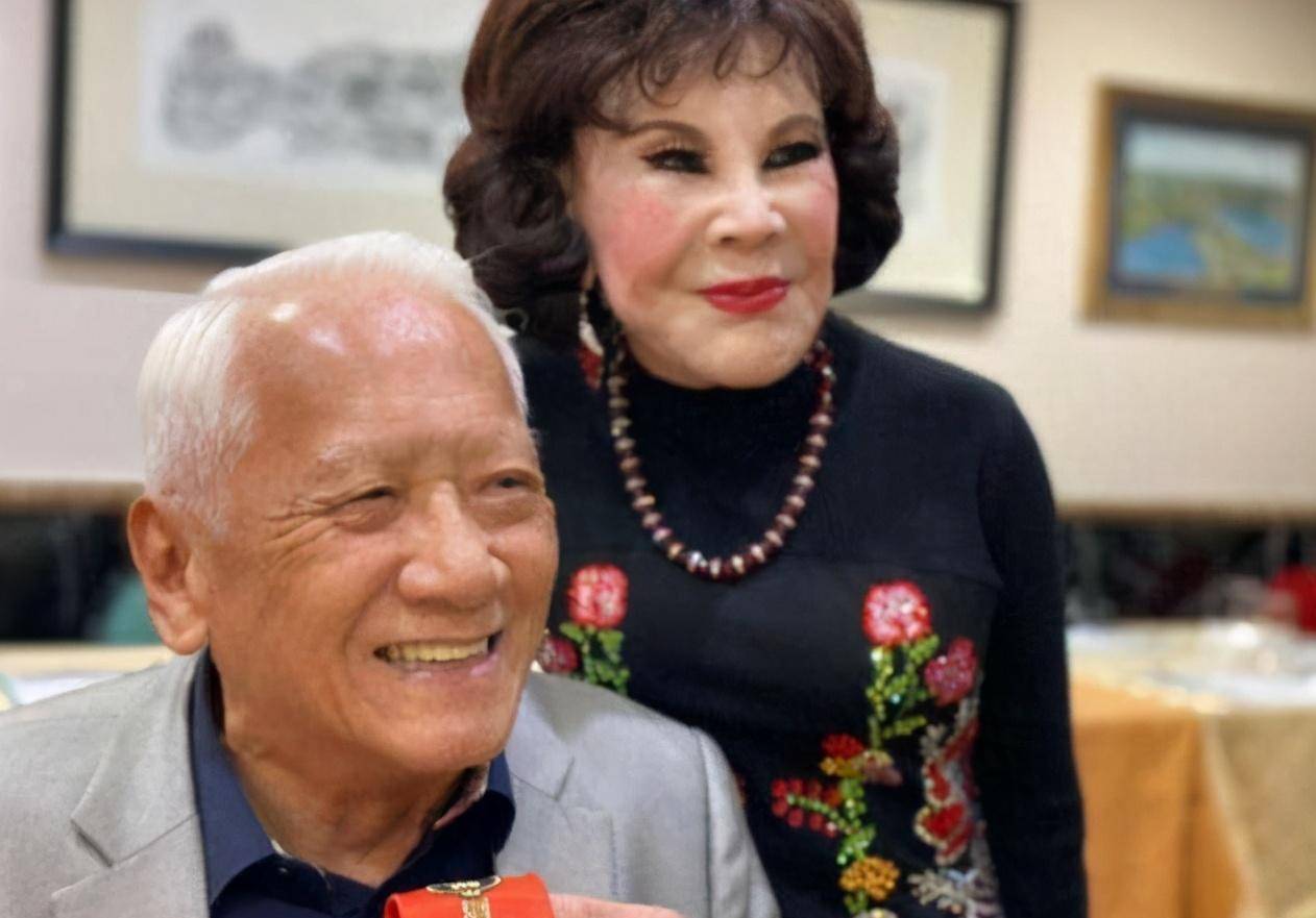 离开胡百全,黄夏蕙确实也落魄过一段日子,但她的再怎么落魄也比普通人